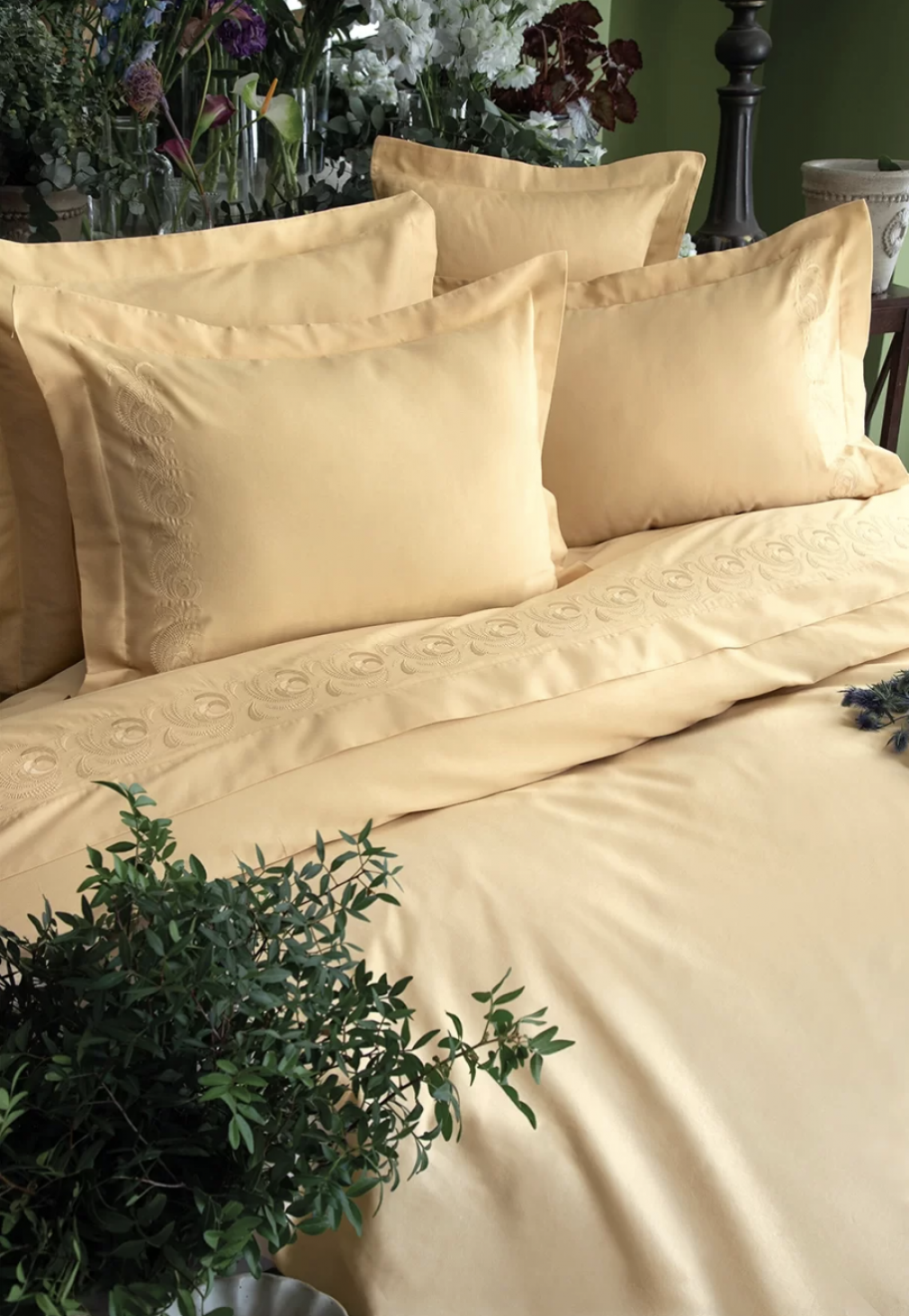 Комплект постільної білизни Issimo Home Giona 300 TC сатин делюкс вишивка євро