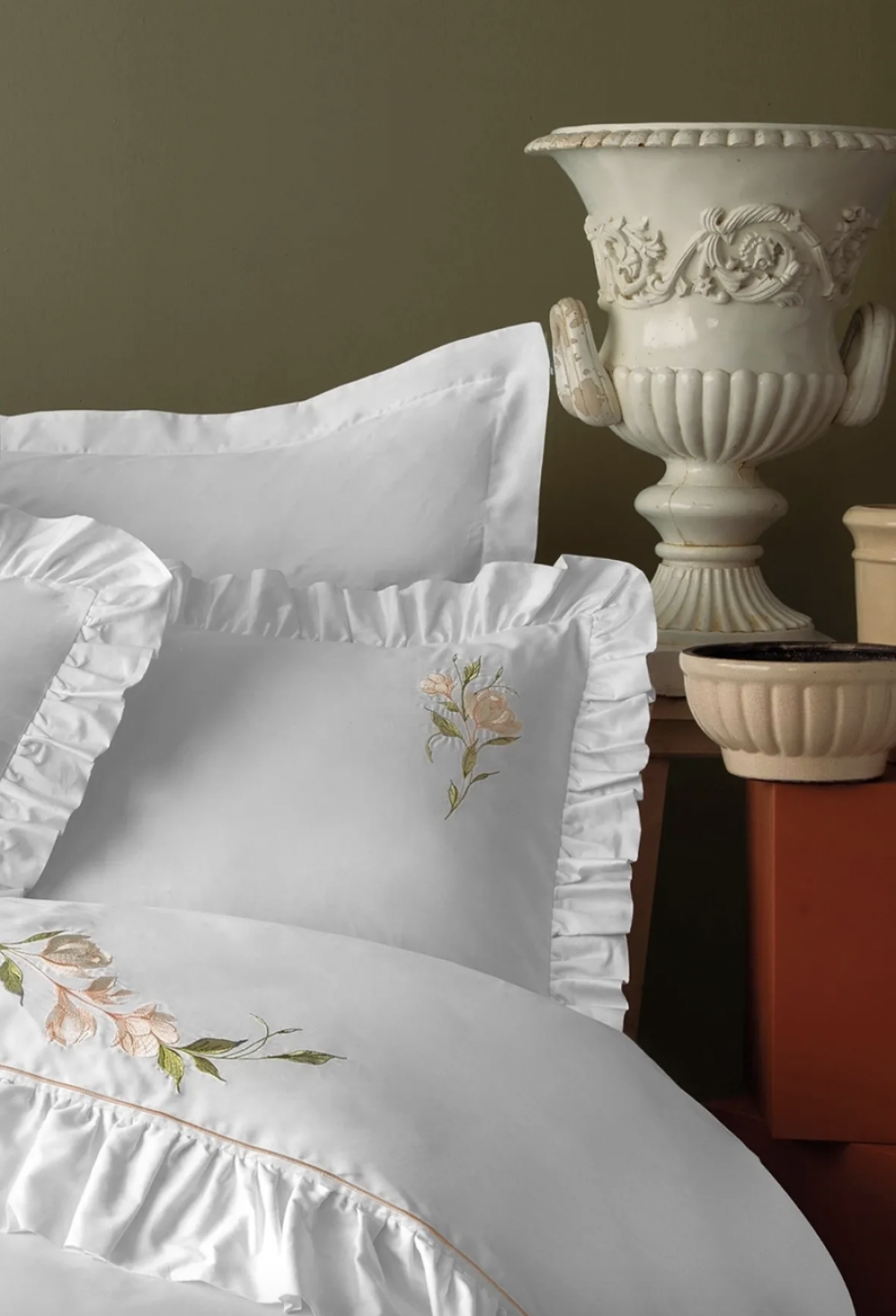 Комплект постільної білизни Issimo Home Bovary 300 TC сатин делюкс вишивка євро