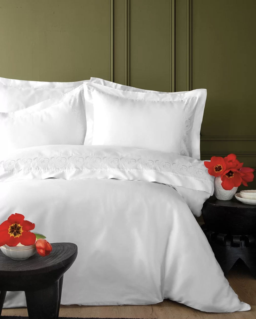 Комплект постільної білизни Issimo Home Clare 300 TC сатин делюкс вишивка євро